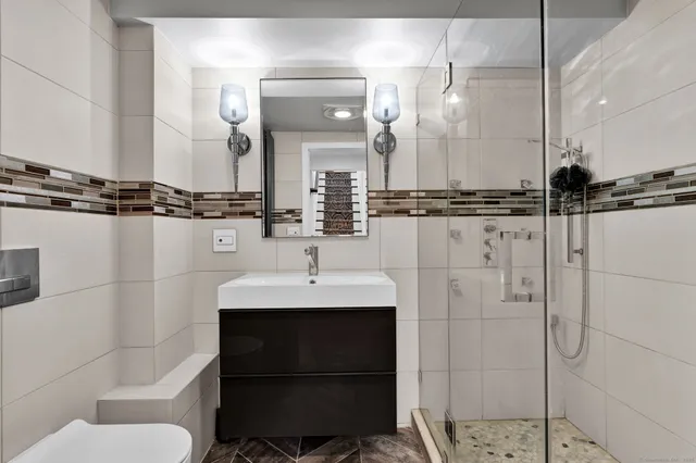 $3,200 | 1815 New Britain Avenue, Farmington, CT 06032