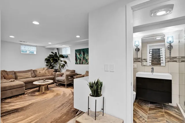 $3,200 | 1815 New Britain Avenue, Farmington, CT 06032