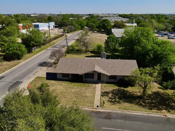 an aerial view of a house with yard swimming pool and outdoor seating