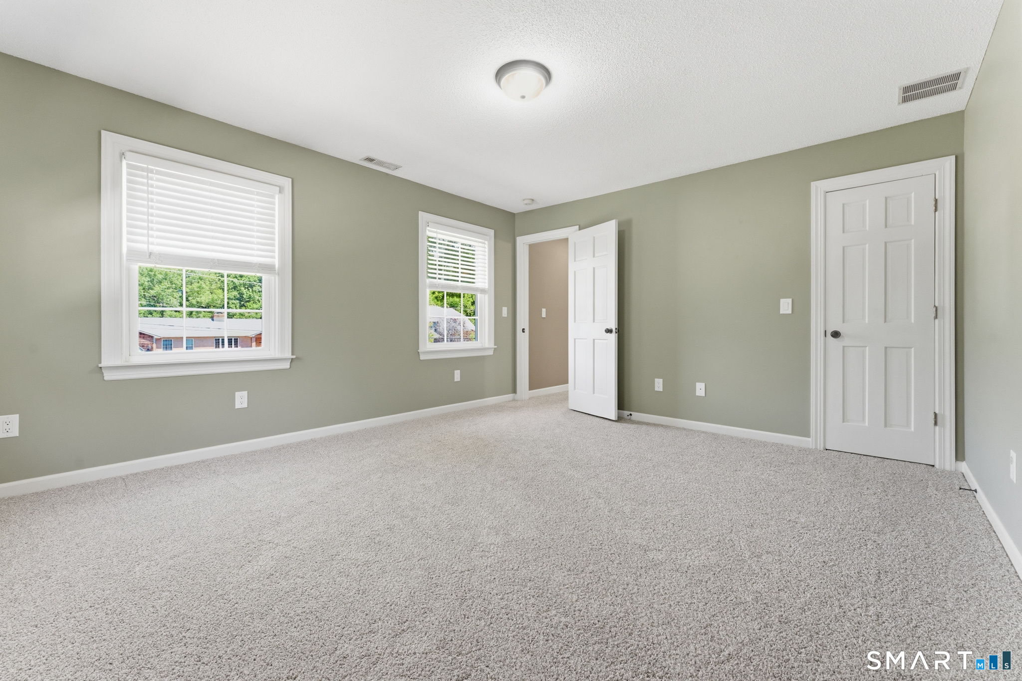 447 Hart Street Bristol, CT 06010 - Photo 32 of 40