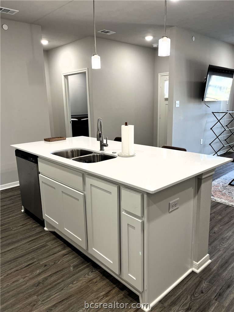 1326 Prairie Drive, Unit 1021 Bryan, TX 77803 - Photo 7 of 17 a kitchen with a sink and a mirror
