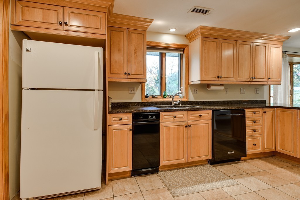 20 Campello Road Framingham, MA 01701 - Photo 8 of 23 Gallery Image 8