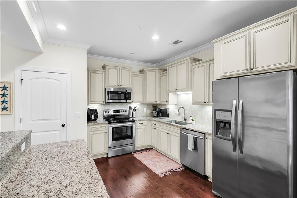 804 Mariners Circle St. Simons Island, GA 31522 - Photo 8 of 32 Photo 8