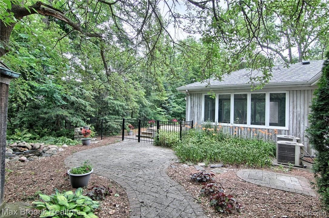 31015 Rivers Edge Court Franklin, MI 48025 - Photo 29 of 31 Garden_Path.jpg