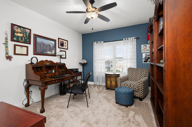 4418 Chestnut Drive Bettendorf, IA 52722 - Photo 30 of 45 a living room with furniture and a window