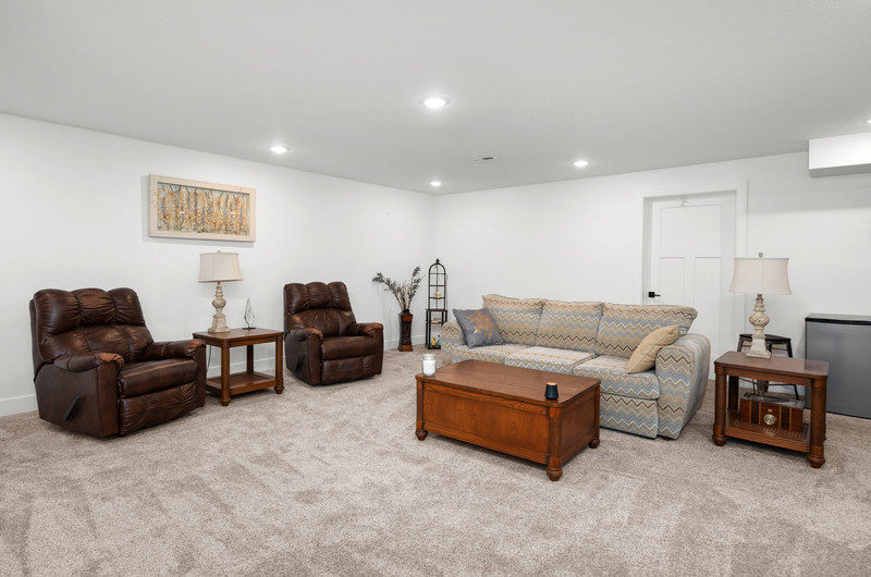 4418 Chestnut Drive Bettendorf, IA 52722 - Photo 35 of 45 a living room with furniture and a couch