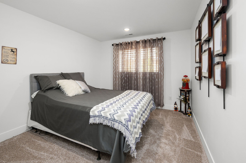 4418 Chestnut Drive Bettendorf, IA 52722 - Photo 37 of 45 a bedroom with a bed and a window