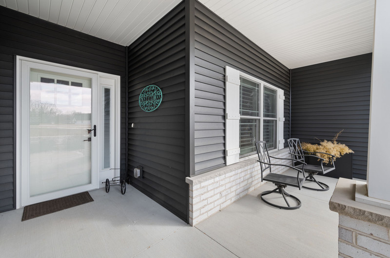 4418 Chestnut Drive Bettendorf, IA 52722 - Photo 5 of 45 a view of entryway with furniture