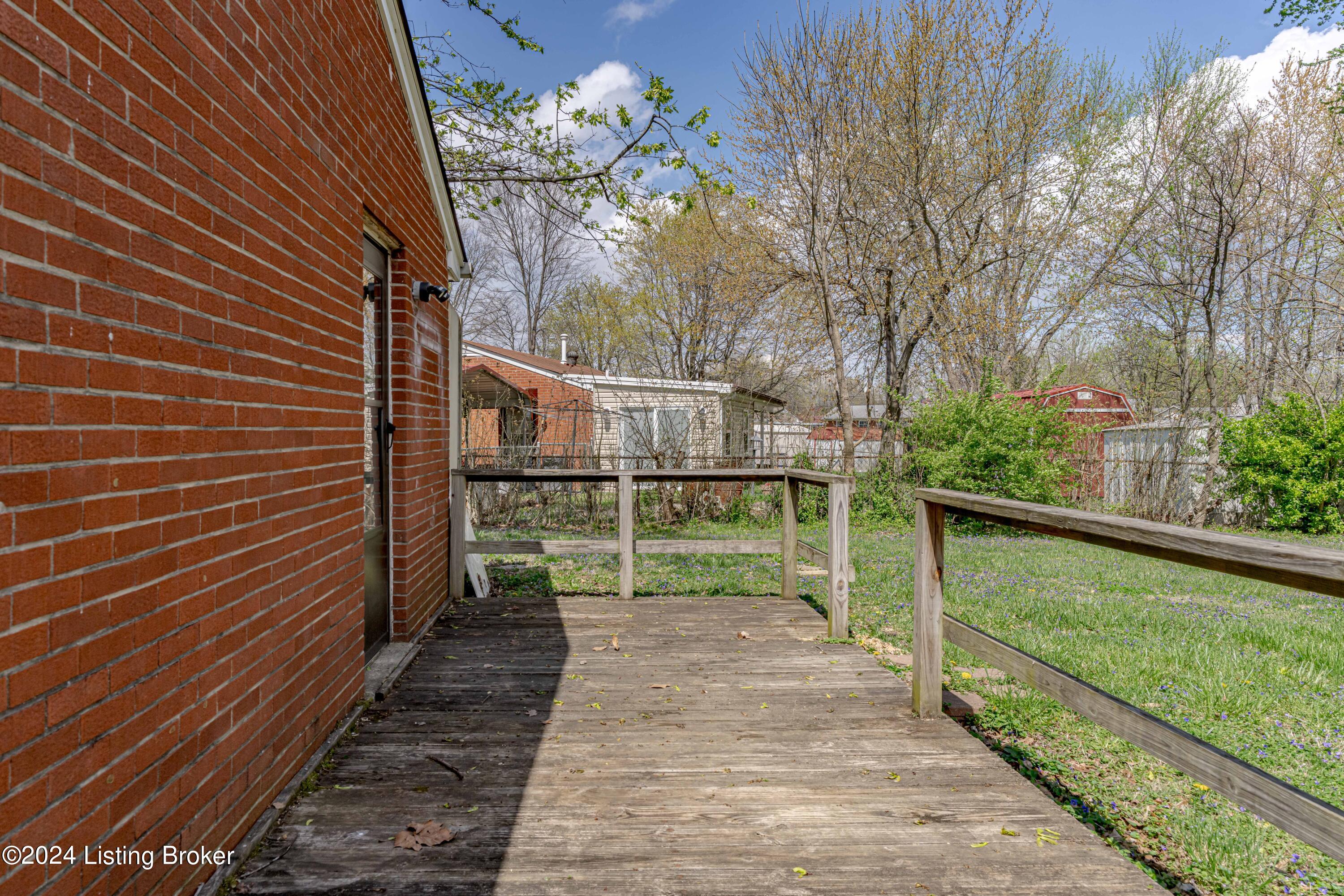 266 Dale Road Louisville, KY 40229 - Photo 33 of 39 Deck