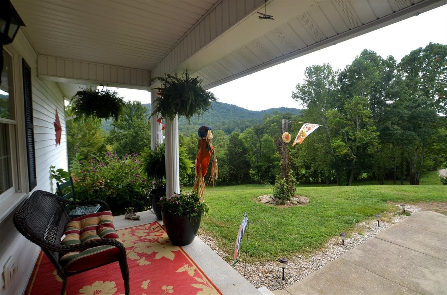 375 White Oak Road Irvine, KY 40336 - Photo 4 of 47 Captivating views everywhere!