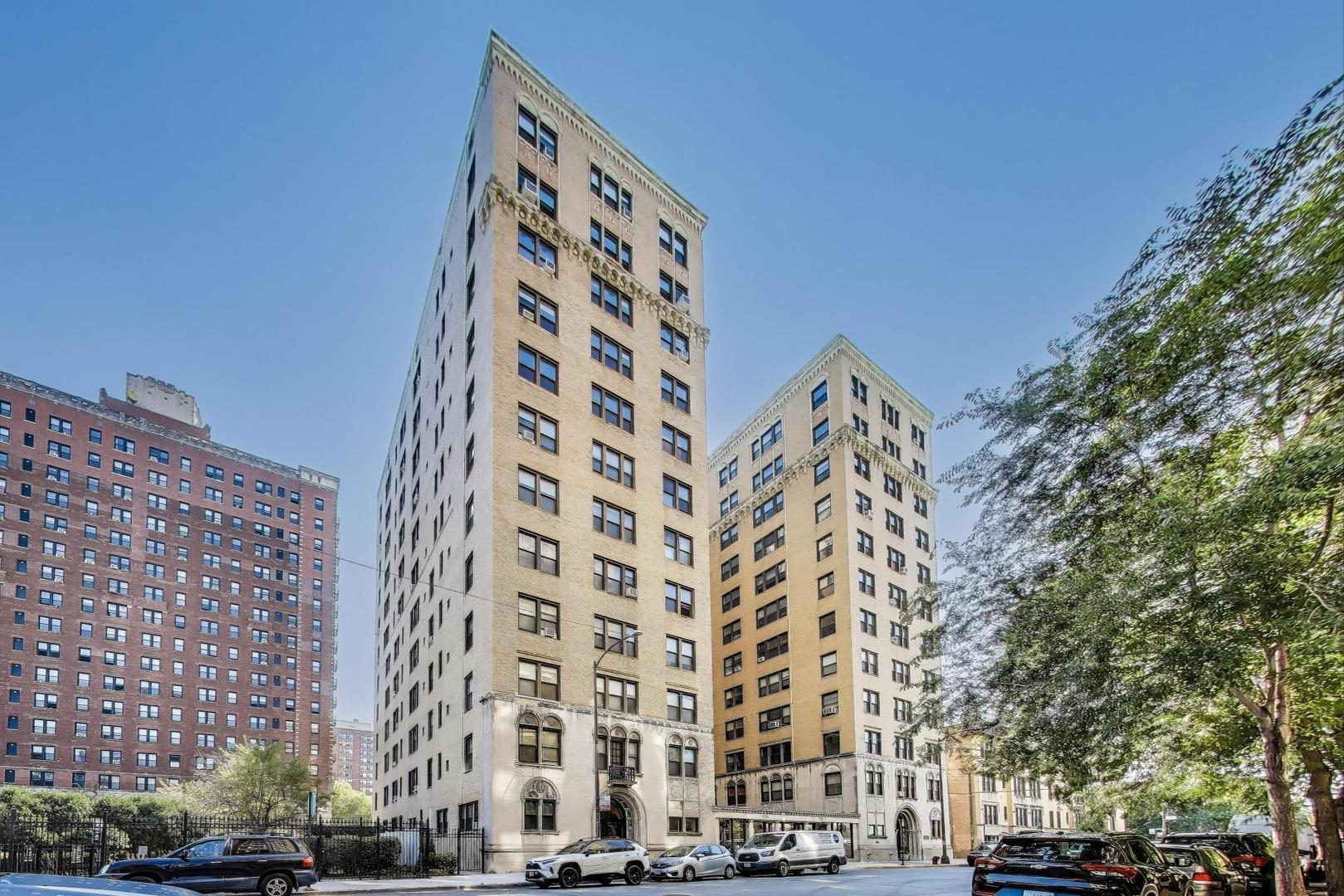 1765 East 55th Street, Unit J2 Chicago, IL 60637 - Photo 2 of 21 front view of a building