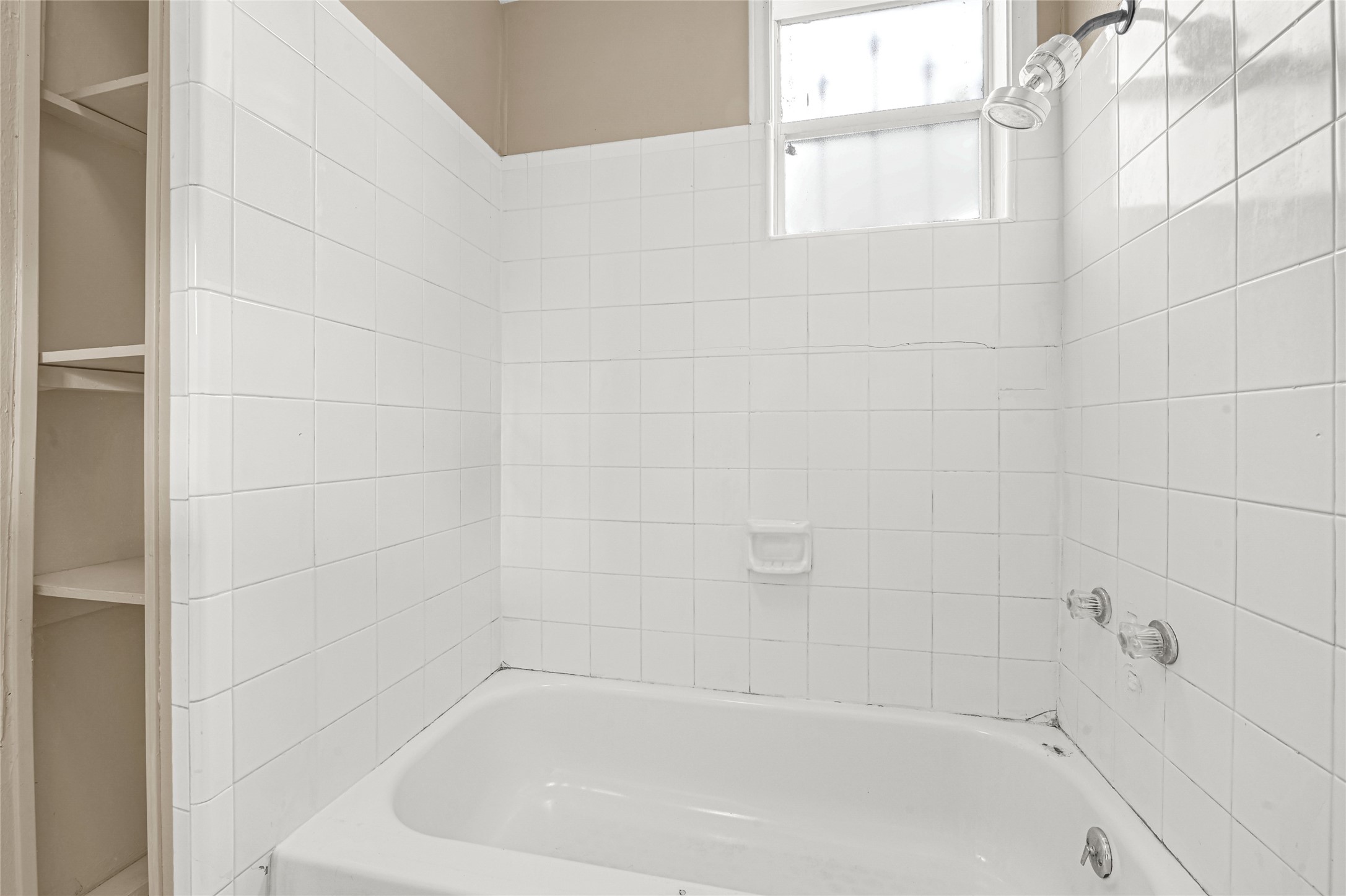 307 North Live Oak Street Houston, TX 77003 - Photo 9 of 15 a close up of a bathtub curtain