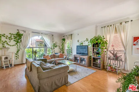 $1,995,000 | 251 North Kenmore Avenue, Los Angeles, CA 90004