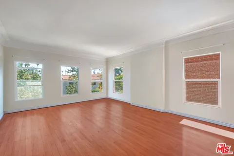 $1,995,000 | 251 North Kenmore Avenue, Los Angeles, CA 90004