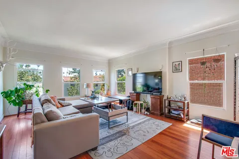 $1,995,000 | 251 North Kenmore Avenue, Los Angeles, CA 90004