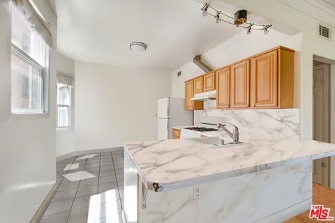 $1,995,000 | 251 North Kenmore Avenue, Los Angeles, CA 90004