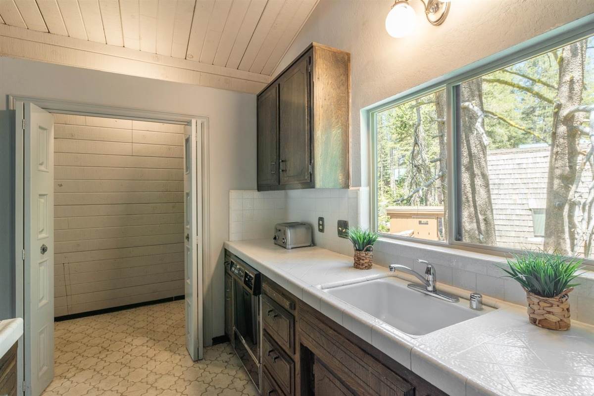 5504 Spruce Road Soda Springs, CA 95728 - Photo 8 of 21 Gallery Image 8