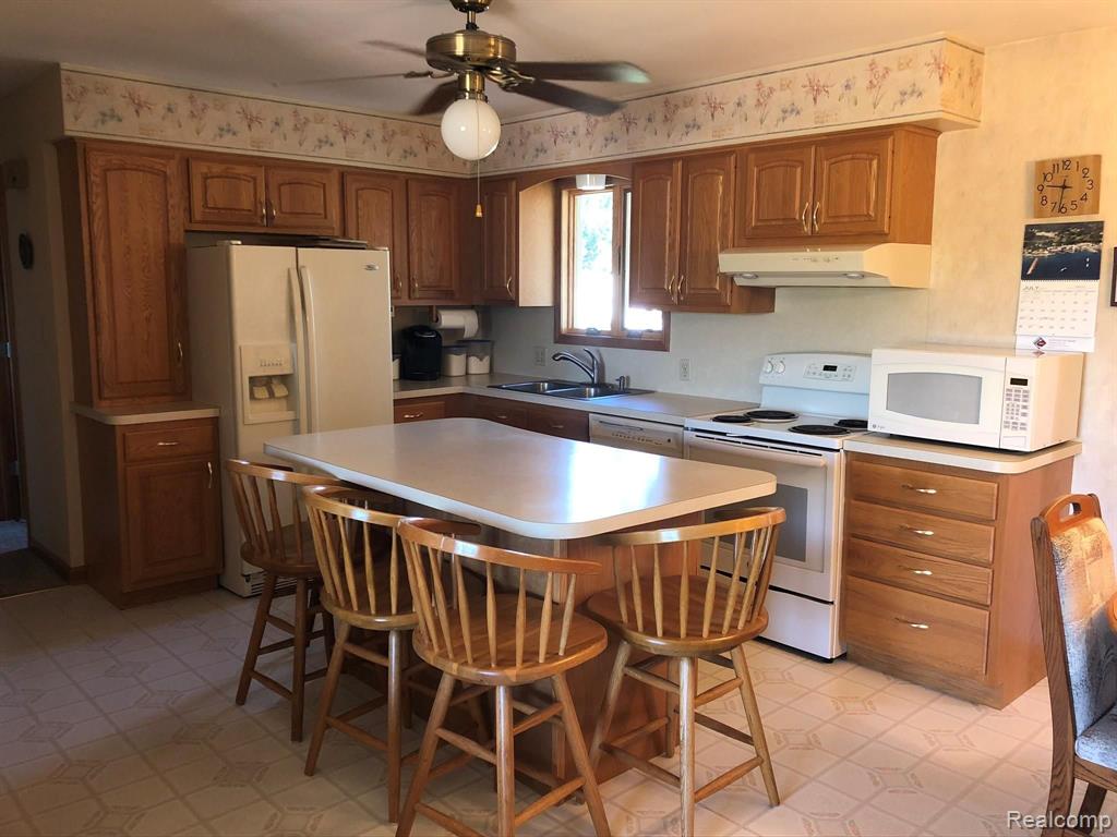 2121 Helena Road Bad Axe, MI 48413 - Photo 10 of 24