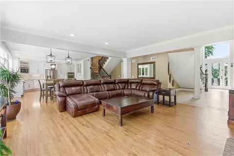 $899,950 | 4407 North Mulberry Drive, Kansas City, MO 64116