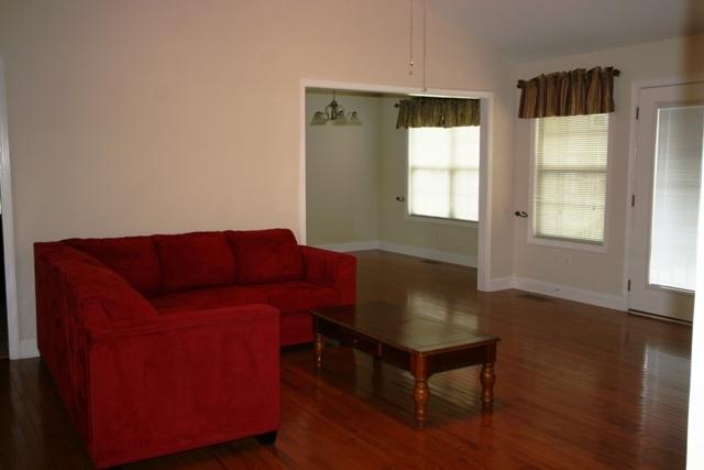 110 Country Way Road Vonore, TN 37885 - Photo 8 of 34 LIVING ROOM