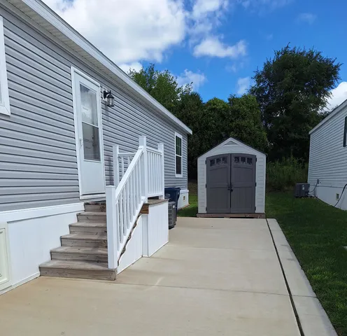 $119,000 | 265 Forestview Drive, Crystal Lake, IL 60014