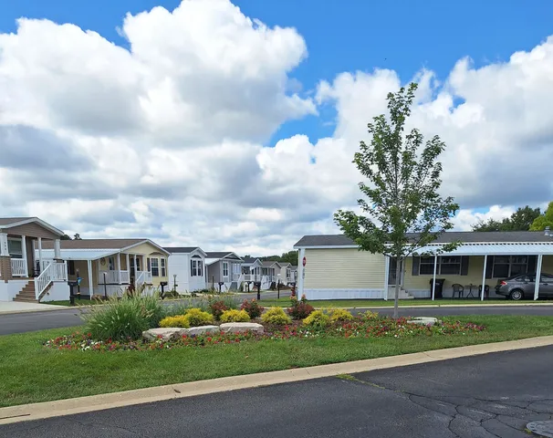 $119,000 | 265 Forestview Drive, Crystal Lake, IL 60014