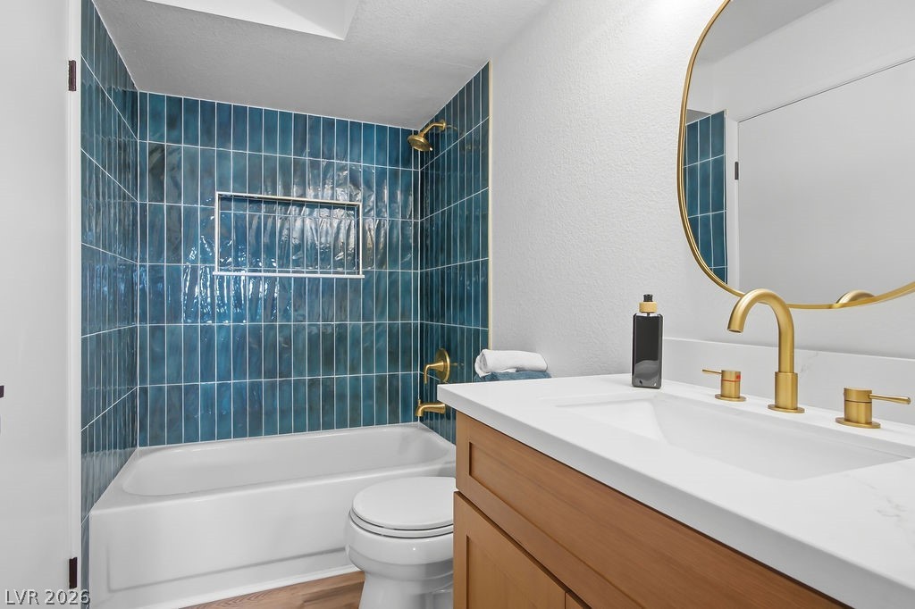 7570 West Flamingo Road, Unit 122 Las Vegas, NV 89147 - Photo 13 of 23 2nd Bathroom - Can be entered from Bedroom 2 or the Hallway