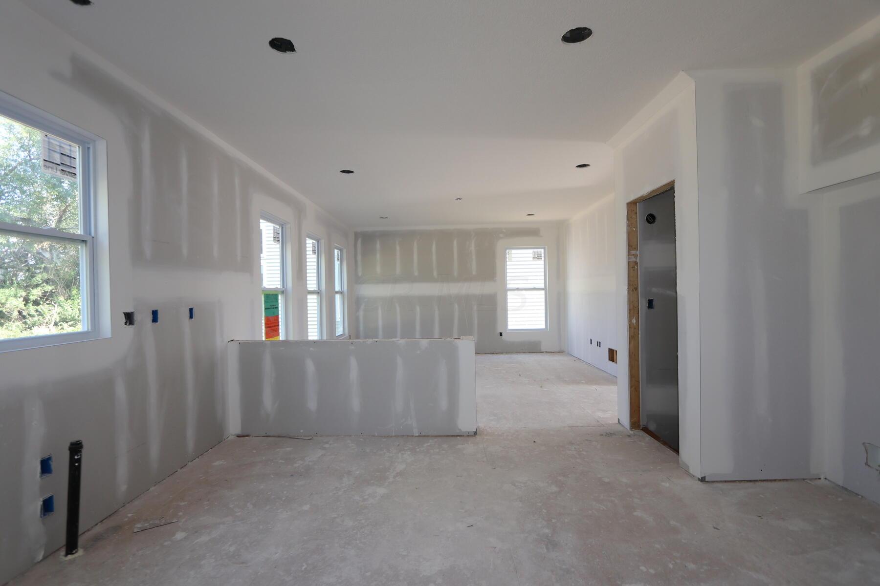 18 Erin Hills Road Commercial Point, OH 43116 - Photo 2 of 11 Interior