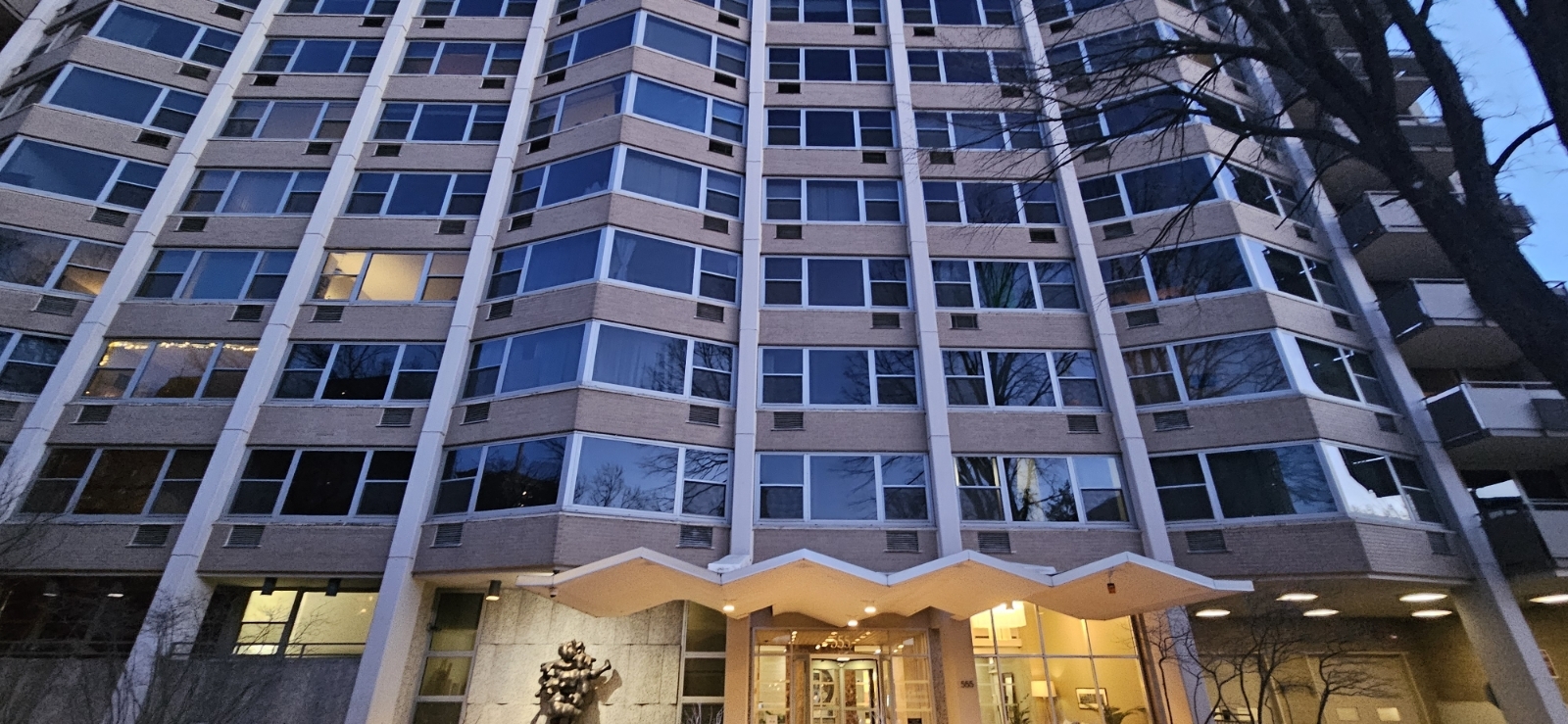 555 West Cornelia Avenue, Unit 2003 Chicago, IL 60657 - Photo 1 of 19