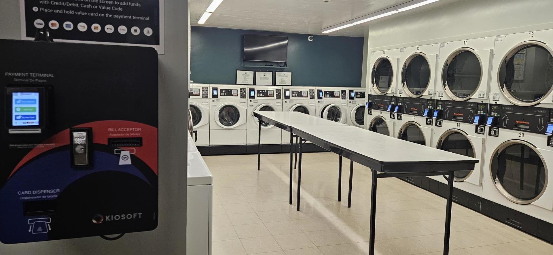 555 West Cornelia Avenue, Unit 2003 Chicago, IL 60657 - Photo 14 of 19