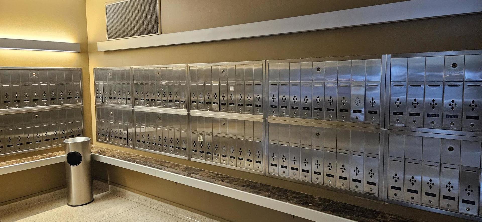 555 West Cornelia Avenue, Unit 2003 Chicago, IL 60657 - Photo 16 of 19