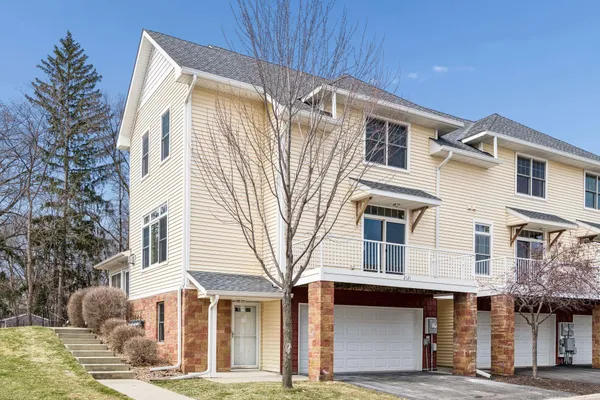 $400,000 | 2121 Village Trail, Mound, MN 55364