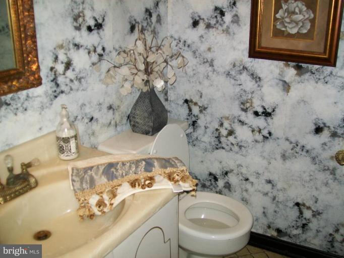 15108 Middlegate Road Silver Spring, MD 20905 - Photo 2 of 9 a bathroom with a bathtub and sink