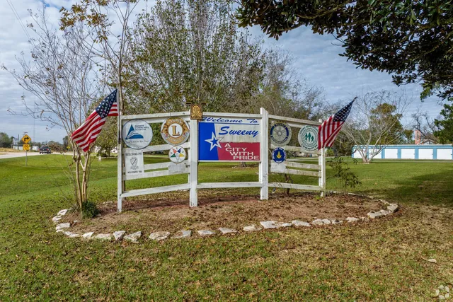 a sign that is on the side of the road