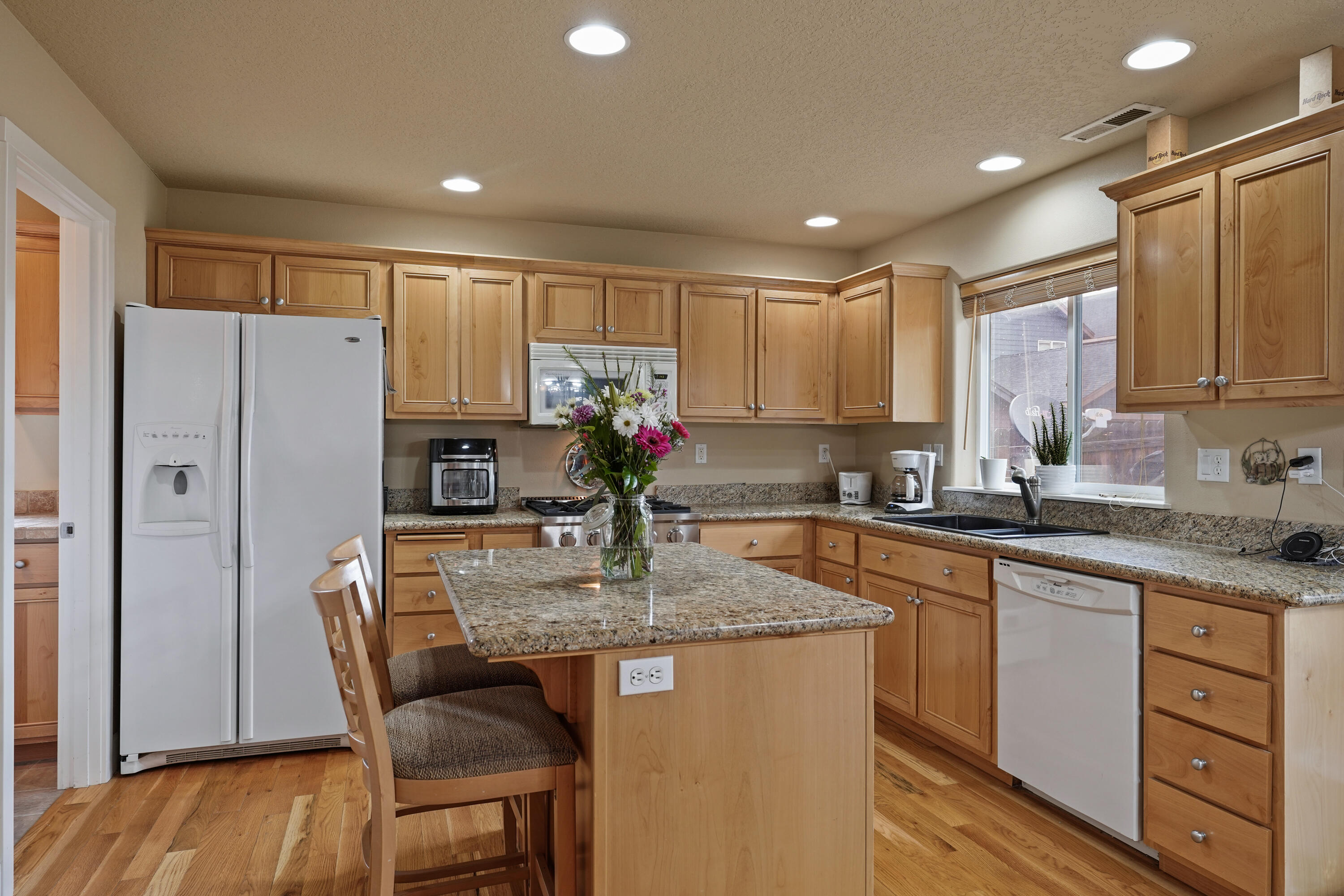 61480 Brosterhous Road Bend, OR 97702 - Photo 14 of 27 DSC04673