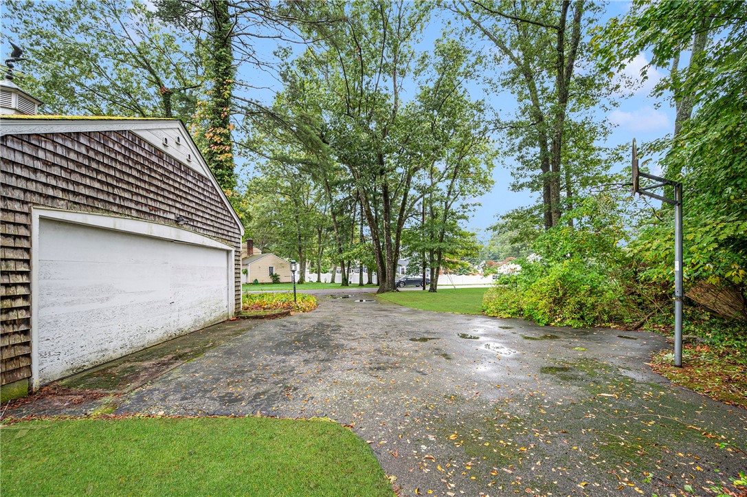 4 Old Chimney Road Barrington, RI 02806 - Photo 5 of 13