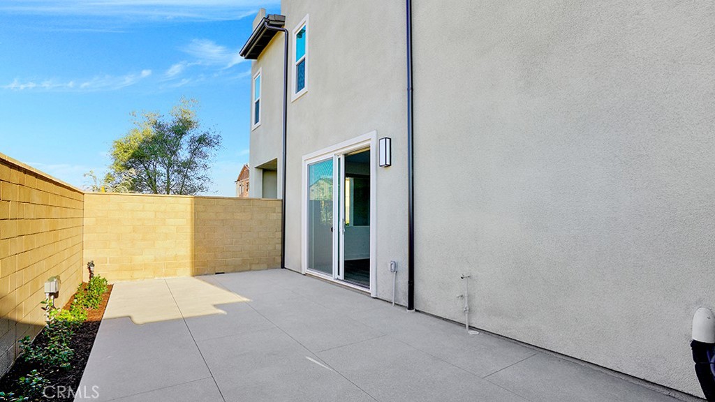 401 Junco Irvine, CA 92618 - Photo 12 of 40 a view of an entryway of the house
