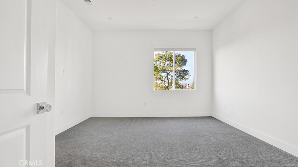 401 Junco Irvine, CA 92618 - Photo 16 of 40 a view of room and window