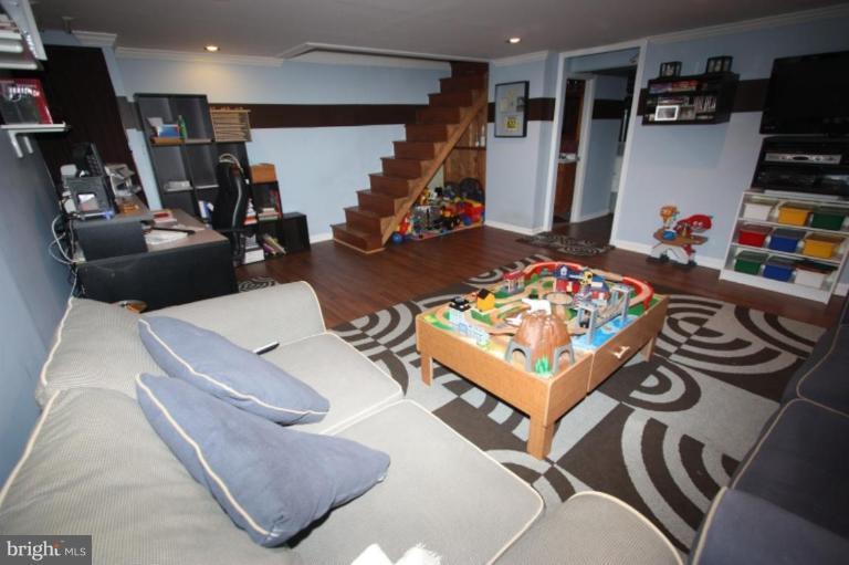 1533 Doxbury Road Towson, MD 21286 - Photo 17 of 30 Family Room ... Play Room ... a great feature!