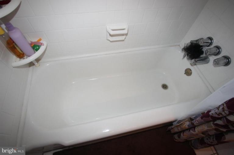 1533 Doxbury Road Towson, MD 21286 - Photo 23 of 30 Yes ... it's the bathtub ... surrounded by tile!