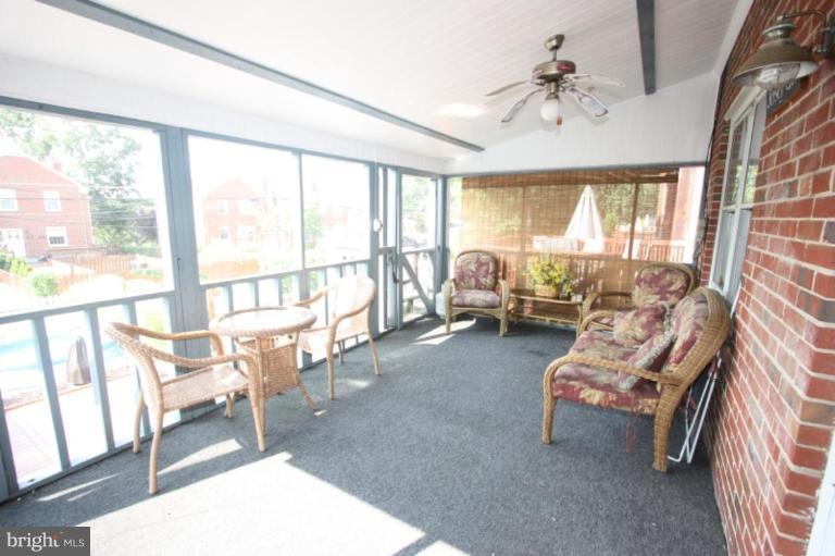 1533 Doxbury Road Towson, MD 21286 - Photo 9 of 30 LARGE SCREENED-IN PORCH!