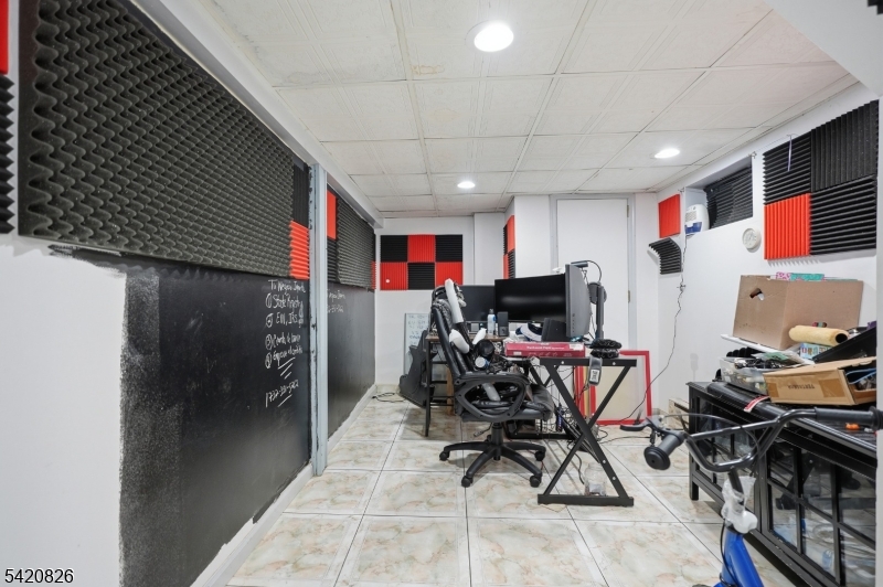 923-925 Kilsyth Road Elizabeth, NJ 07208 - Photo 18 of 24 a room with musical instruments