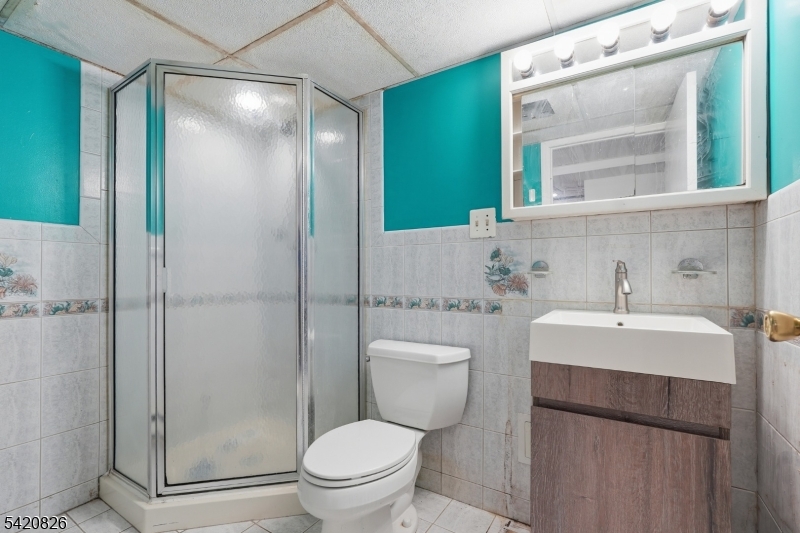 923-925 Kilsyth Road Elizabeth, NJ 07208 - Photo 20 of 24 a bathroom with a sink toilet and shower