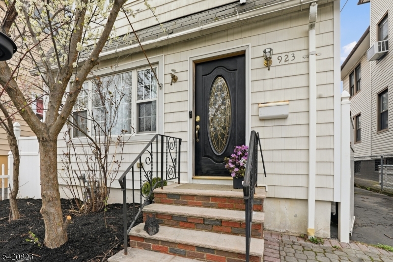 923-925 Kilsyth Road Elizabeth, NJ 07208 - Photo 3 of 24 a front view of a house with a garden