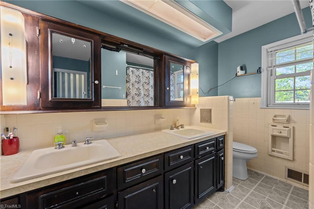 811 Wagoner Road Elon, NC 27244 - Photo 16 of 28