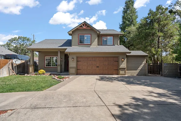 $440,000 | 677 Cedarwood Drive, Eagle Point, OR 97524