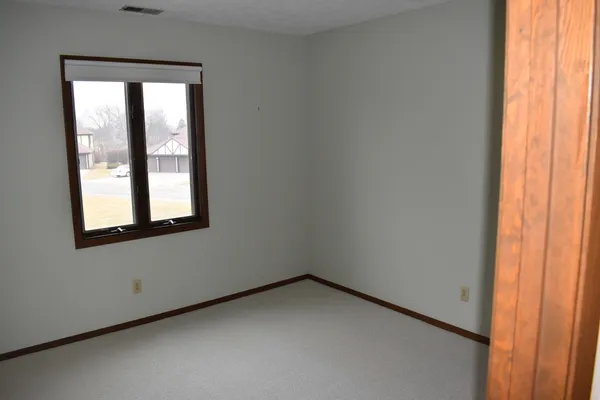 $122,900 | 44 Crystal Court, Unit B2, Pontiac, IL 61764