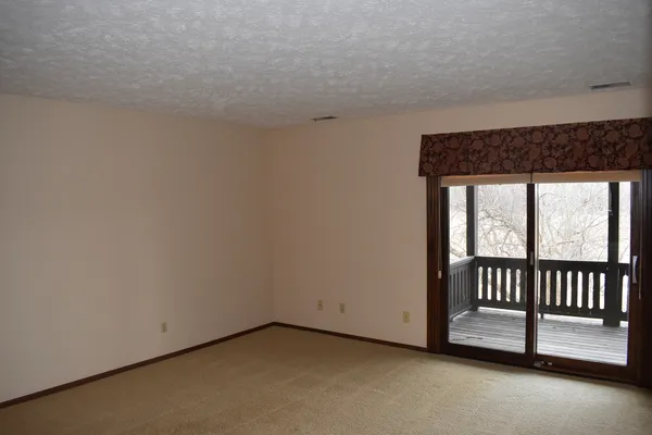 $122,900 | 44 Crystal Court, Unit B2, Pontiac, IL 61764