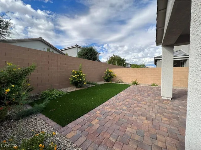 $2,495 | 6567 Dove Point Place, Las Vegas, NV 89130