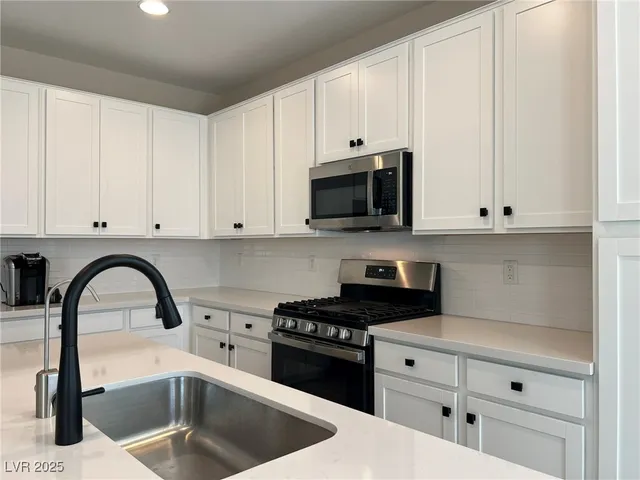 $2,495 | 6567 Dove Point Place, Las Vegas, NV 89130